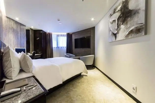 Standard Tek Büyük Yataklı Oda