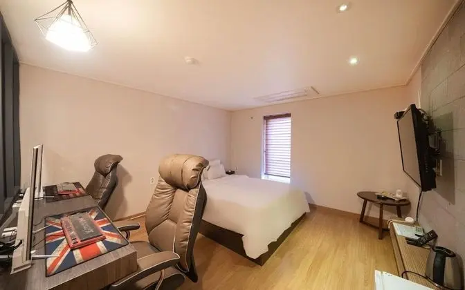 Oda (Game Room (You can watch Netflix 2 PC)