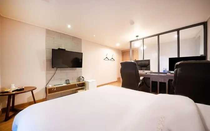 Oda (Game Room (You can watch Netflix 2 PC)