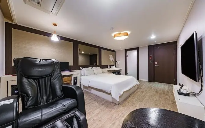 Oda (Semi-special room (Netflix viewing av)