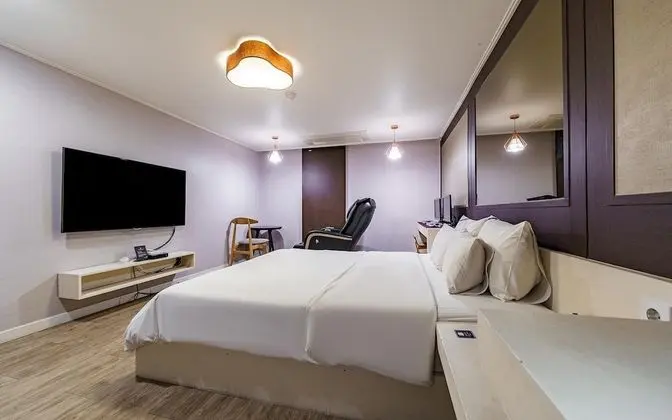 Oda (Semi-special room (Netflix viewing av)