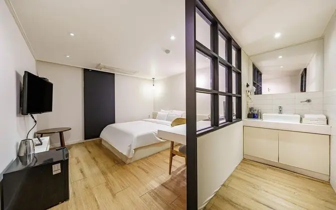 Oda (Standard room (Netflix viewing availa)