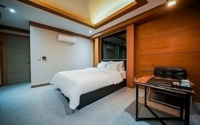 Oda (Stand ard (1PC Netflix available air )