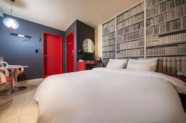 Standard Tek Büyük Yataklı Oda