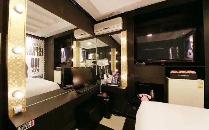 Oda (Dressing room (on-site payment))