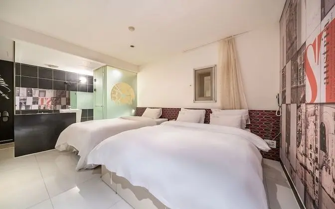 Oda (Twin (You can watch Netflix))