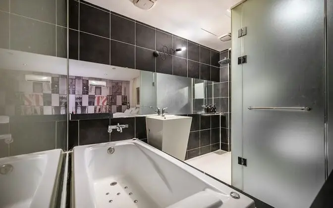 Oda (Twin (You can watch Netflix))