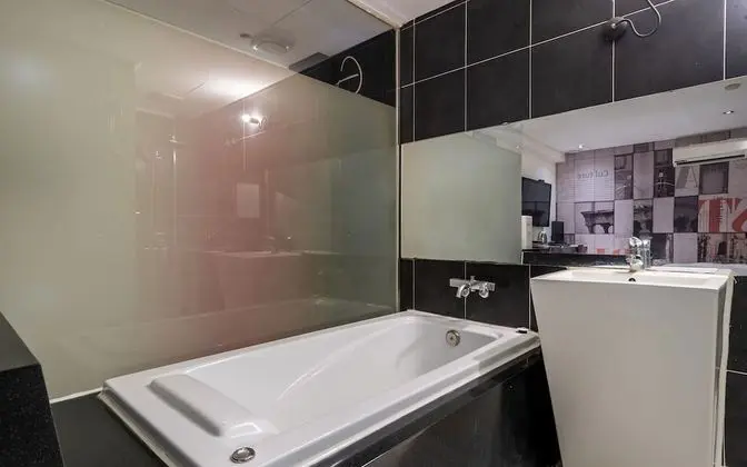 Oda (Twin (You can watch Netflix))