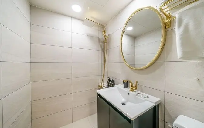 Oda (Standard (Netflix available 55-inch T)