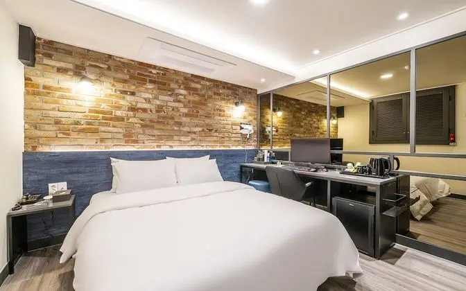 Oda (Standard (Netflix available 55-inch T)