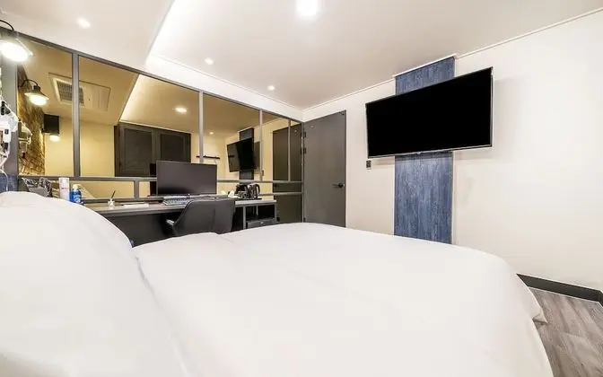 Oda (Standard (Netflix available 55-inch T)