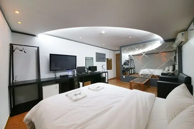 Oda (Deluxe (available on Netflix))