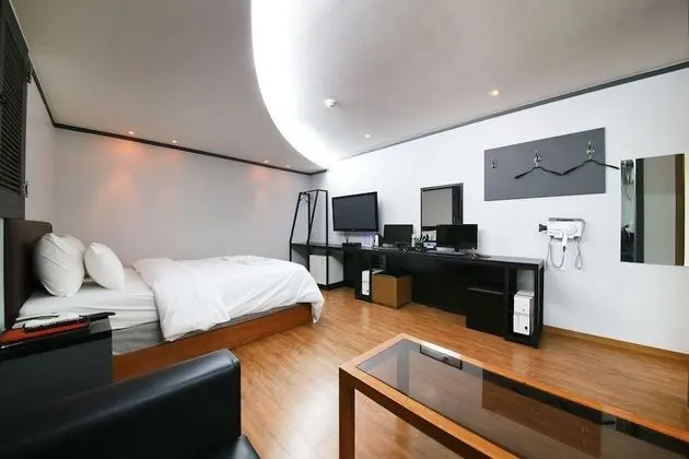 Oda (Deluxe (available on Netflix))