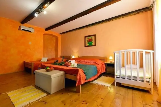 Ev (Gurianum - with pool - H(8))