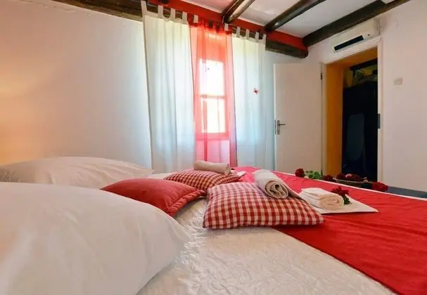 Ev (Gurianum - with pool - H(8))