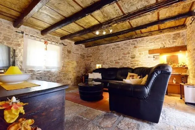 Ev (Gurianum - with pool - H(8))