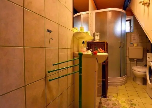 Ev (Gurianum - with pool - H(8))