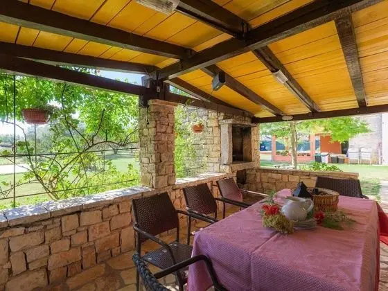 Ev (Gurianum - with pool - H(8))