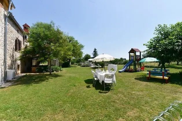 Ev (Gurianum - with pool - H(8))