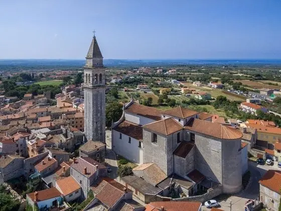 Ev (Gurianum - with pool - H(8))