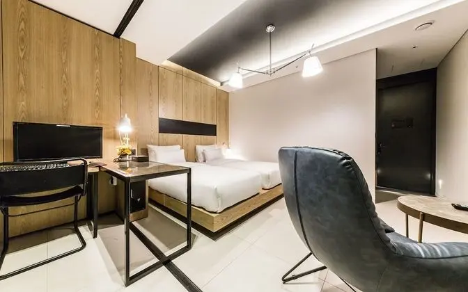 Oda (Premium - Twin (Single Beds TV Air Pu)