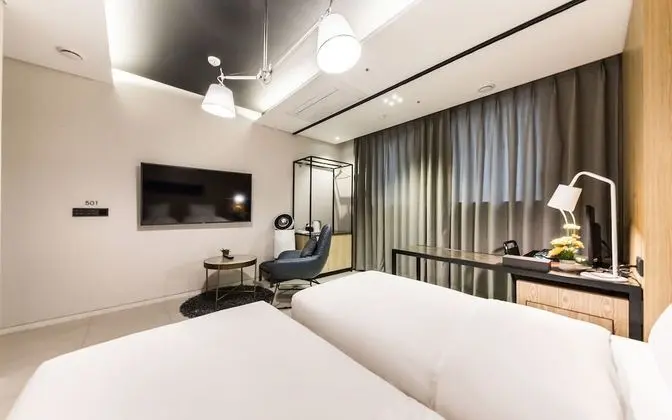 Oda (Premium - Twin (Single Beds TV Air Pu)