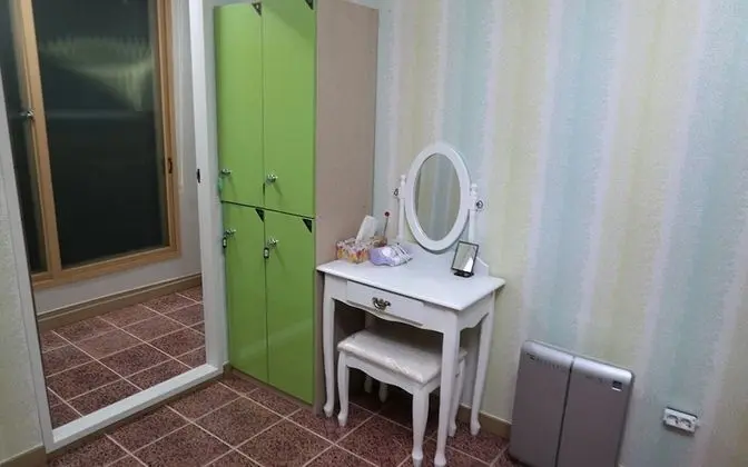 Oda (6 Bed Female Dorm)