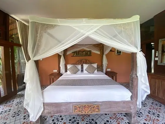 Deluxe Süit, Havuz Manzaralı