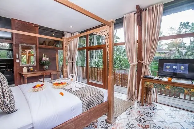 Deluxe Süit, Havuz Manzaralı