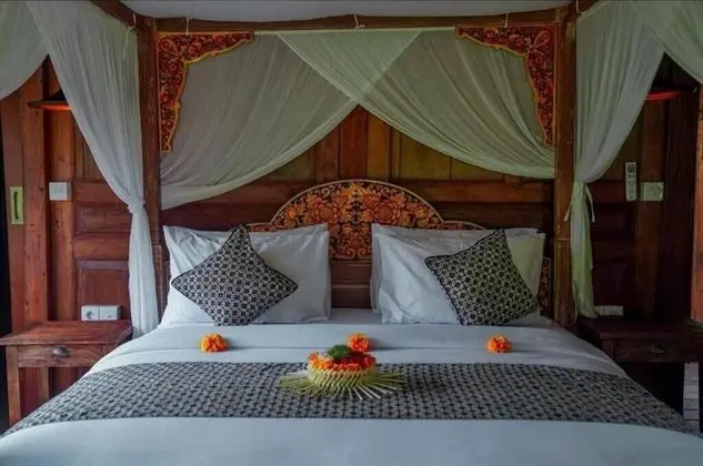 Deluxe Süit, Havuz Manzaralı
