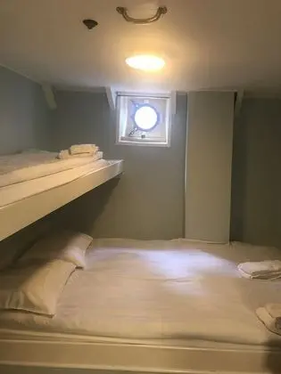 Basic Üç Kişilik Oda, Ortak Banyo