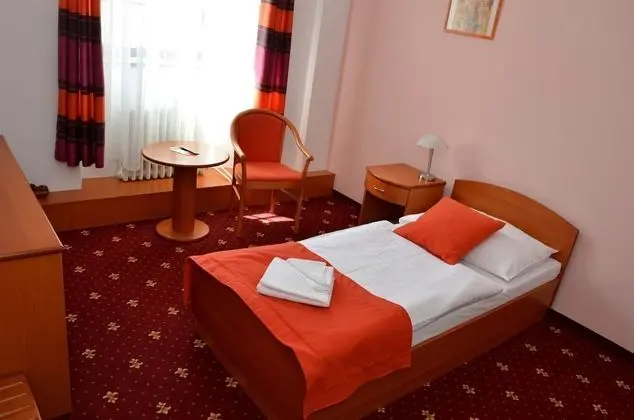 Standard Tek Büyük veya İki Ayrı Yataklı Oda