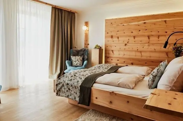 Tek Büyük Yataklı Oda, Balkon (Zirbe)