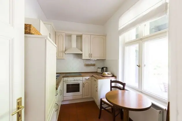 Apart Daire, 2 Yatak Odası, Mutfak, Zemin Kat (Stuckwohnung)