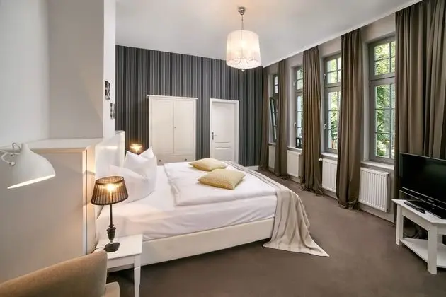 Classic Tek Büyük Yataklı Oda