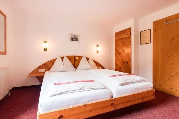 Tek Büyük Yataklı Oda, Ek Bina