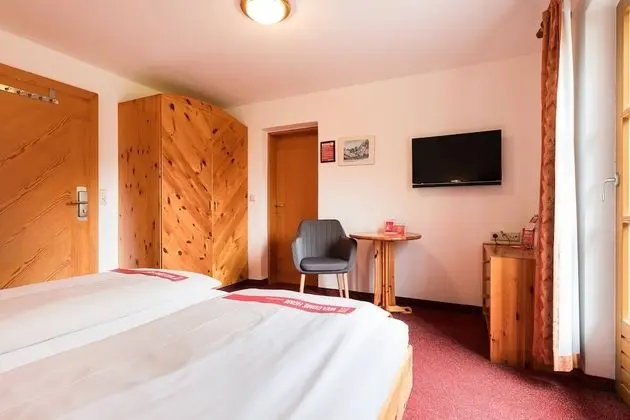 Tek Büyük Yataklı Oda, Ek Bina