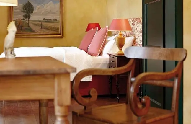 Büyük Yataklı Tek Kişilik Oda