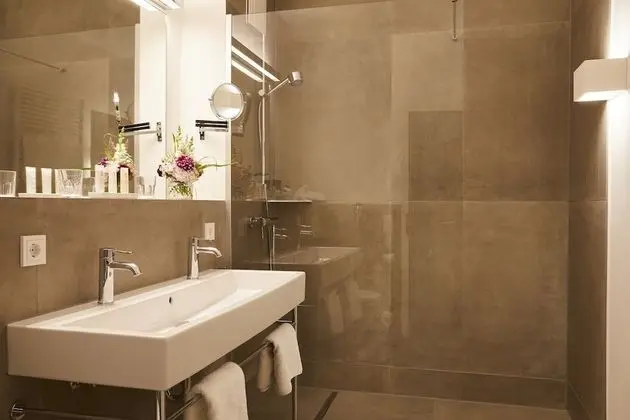 Büyük Yataklı Tek Kişilik Oda