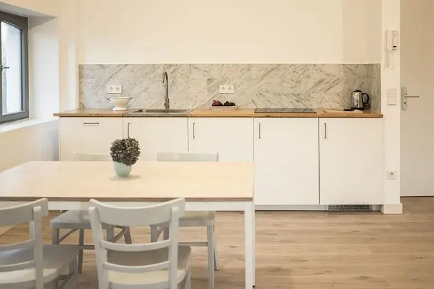 Stüdyo (2.OG, rechts,1)