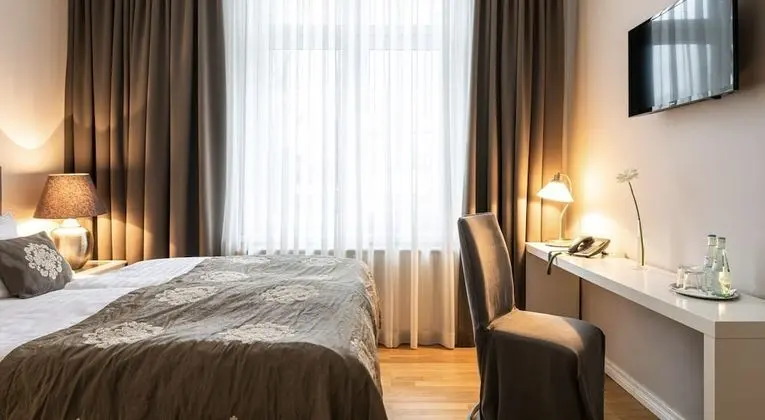 Business Tek Büyük Yataklı Oda