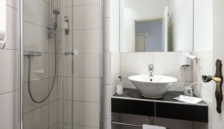 Business Tek Büyük Yataklı Oda