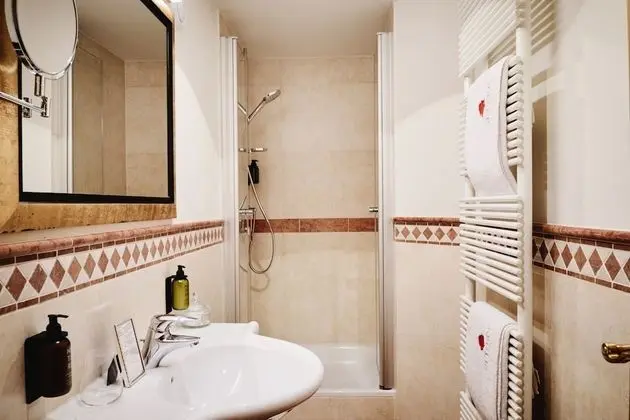 Classic Tek Büyük Yataklı Oda