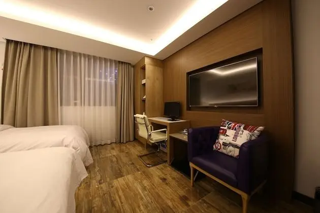 Deluxe Twin Room (2 PM Check-in on Mon-Thu / Streaming Service)