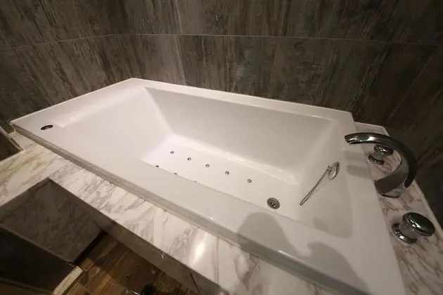 Deluxe Twin Room (2 PM Check-in on Mon-Thu / Streaming Service)
