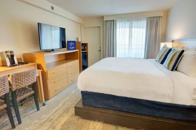 1 King Bed Poolview