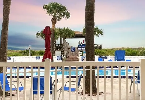1 King Bed Poolview