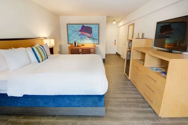 1 Queen Bed ADA  No Balcony