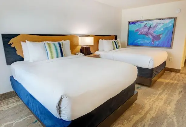 2 Queen Beds Poolview