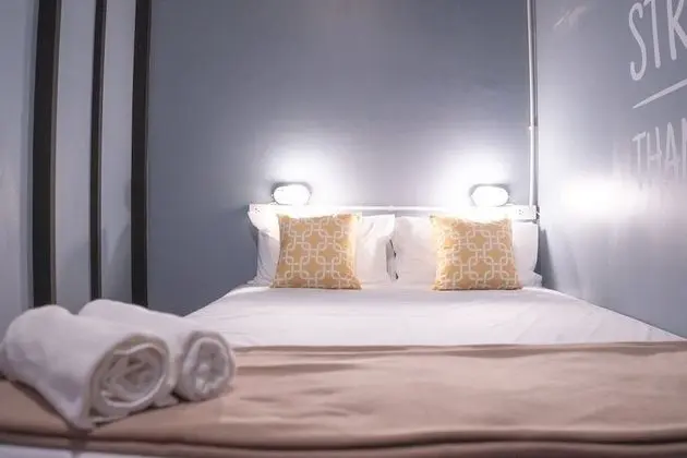 Private Double Room with Shared Bathroom